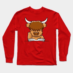 highland cow read a book Long Sleeve T-Shirt